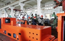 内蒙古广西客户来公司洽谈无人遥控锂电变频电机车合作事宜