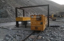 云南定制8吨窄轨蓄电池电机车在南美金矿顺利运行
