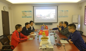 东南亚客户实地考察湘潭电机车生产厂家