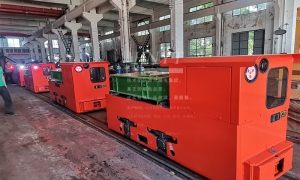 客户复购的5吨锂电池湘潭电机车运行实验
