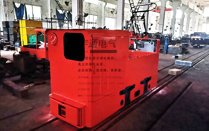 5吨架线式湘潭电机车发往金属矿