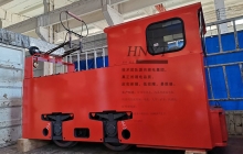贵州5吨架线式湘潭电机车发往金属矿