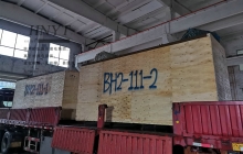 2台10吨湘潭架线式电机车装箱发货