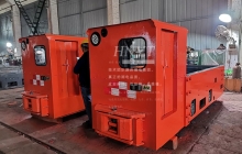 广西12吨锂电池湘潭电机车发往某金属矿