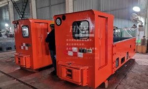 12吨锂电池湘潭电机车发往某金属矿