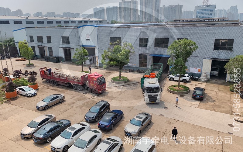 一批5吨蓄电池湘潭电机车装车发货