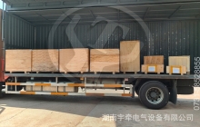 新疆一批矿用湘潭电机车配件装车发往海外
