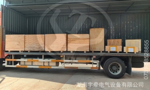一批矿用湘潭电机车配件装车发往海外