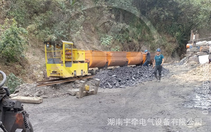 2.5吨防爆湘潭电机车海外煤矿运行视频