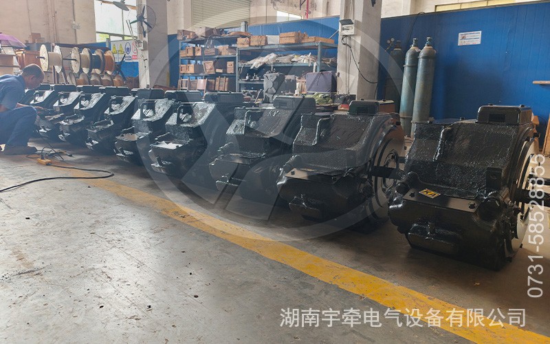 一批 ZQ-21 矿用直流牵引电机装车发货