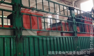 一批5吨湘潭锂电池电机车装车发往河南