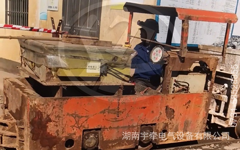 2.5吨锂电池矿用电机车高效服务小型矿山运输