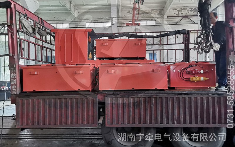 发货！5吨防爆蓄电池电机车整装待发